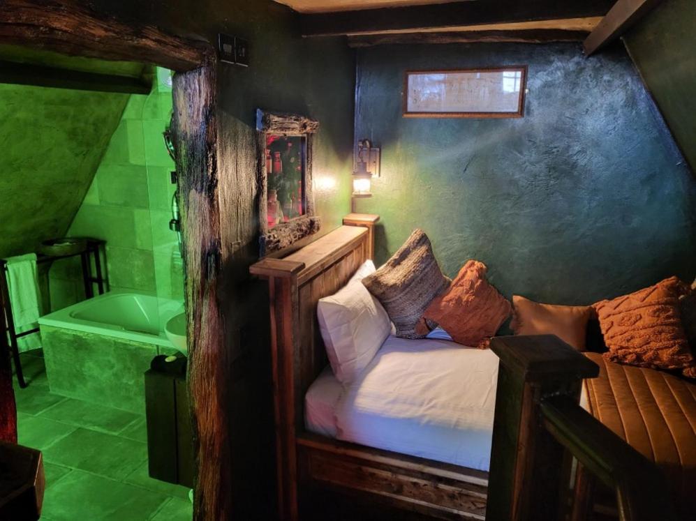 Afbeelding uit fotogalerij van Hocus Pocus Tiny Hotel in York