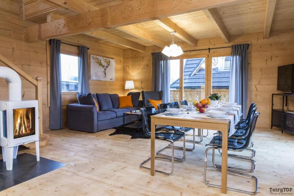 TatryTop Jelenia Chata - Four-Bedroom House