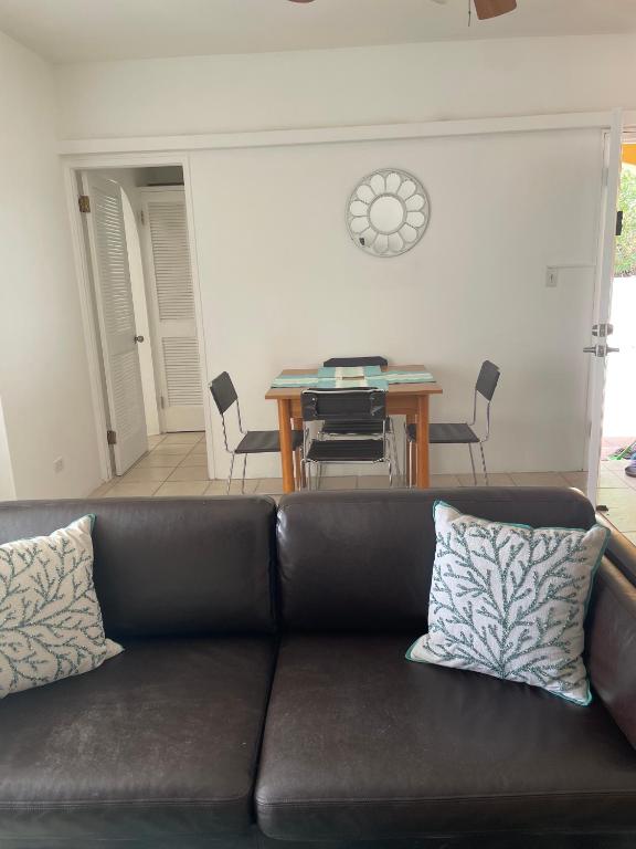 Petals Lovely Beach Villa - Appartement Met Uitzicht Op Zee