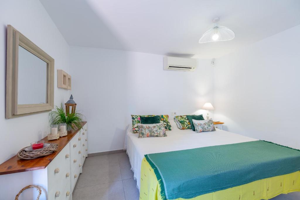 Postel nebo postele na pokoji v ubytování Harmony Villa by Fidalsa