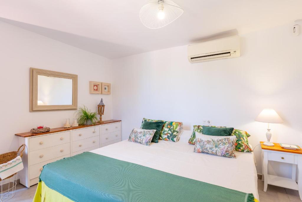 Postel nebo postele na pokoji v ubytování Harmony Villa by Fidalsa
