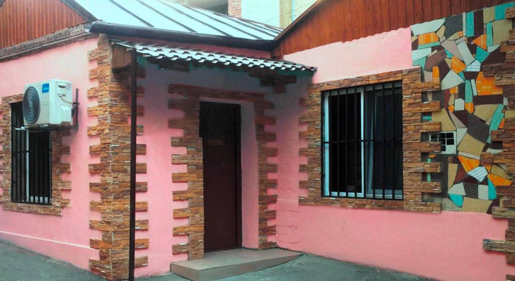 Budova, kde se kapslový hotel nachází