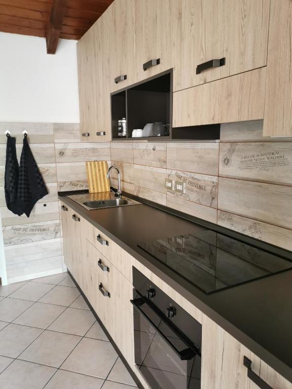 Kuchyň nebo kuchyňský kout v ubytování FRANK'S HOME