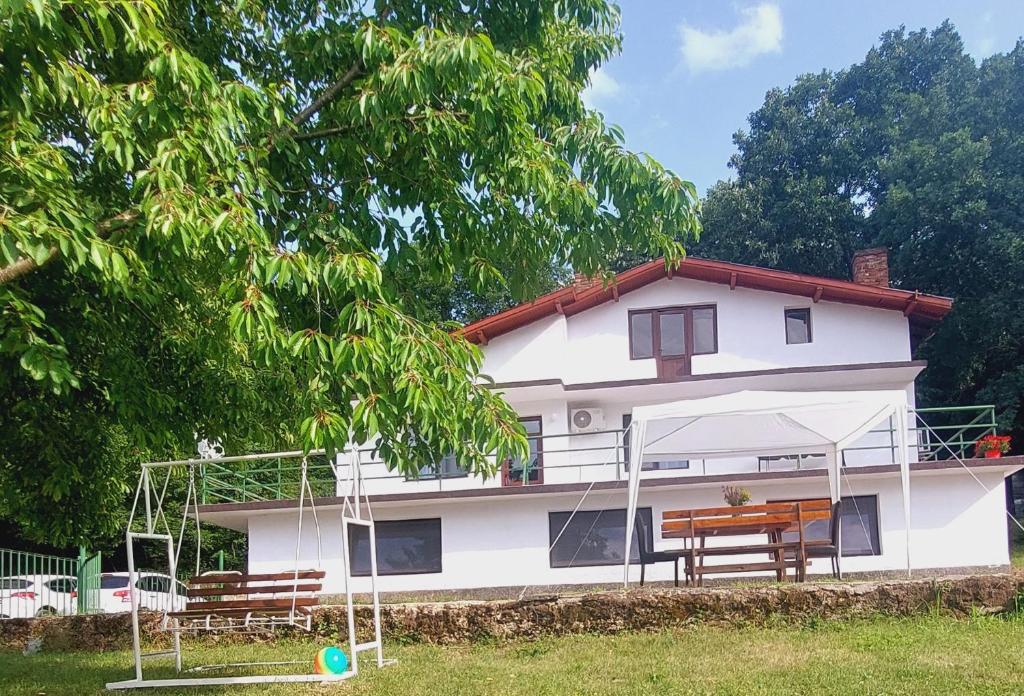 Kshcha za gosti na iskra - Housity
