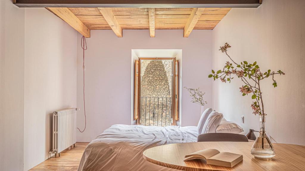 Posteľ alebo postele v izbe v ubytovaní Cal Calsot Casa Rural "Adults Only"