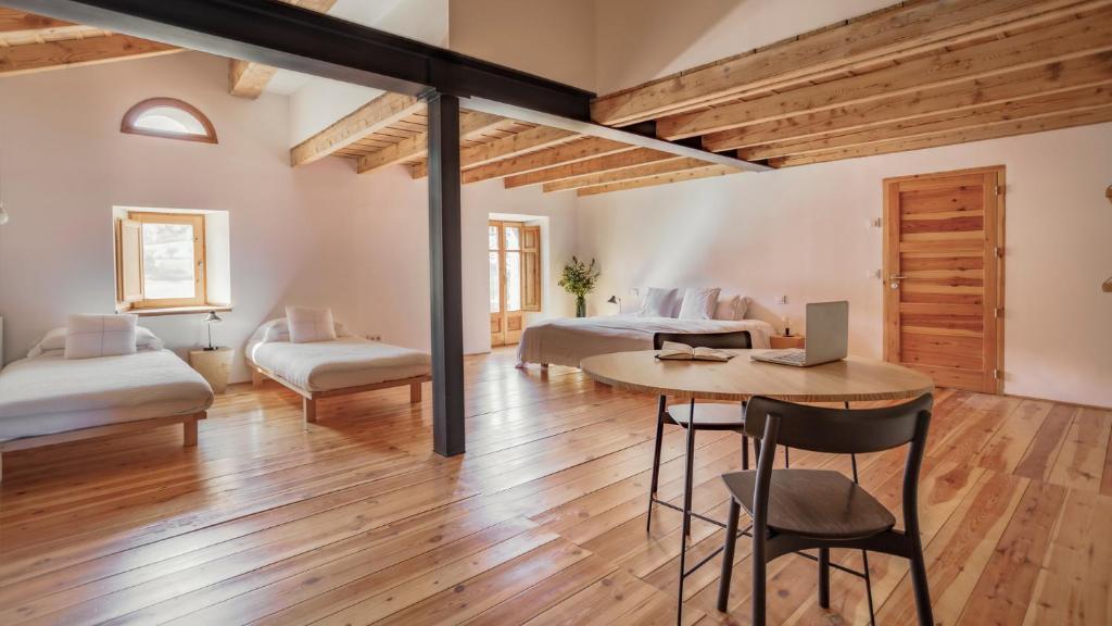 Posteľ alebo postele v izbe v ubytovaní Cal Calsot Casa Rural "Adults Only"