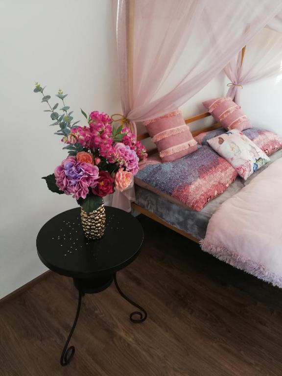 Postel nebo postele na pokoji v ubytování GLAM apartmán Bučovice