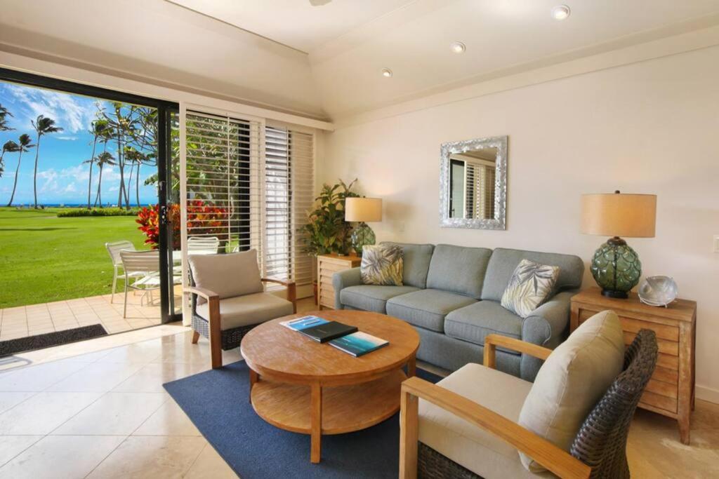 Posezení v ubytování Oceanview 1BR at Kiahuna Plantation Unit 159
