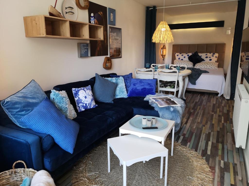 a living room with a blue couch and a table at Seemannsbraut in Kellenhusen