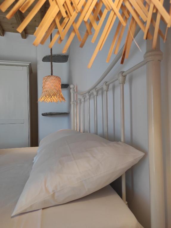 Posteľ alebo postele v izbe v ubytovaní Traditional suites in Chora Kythnos #3