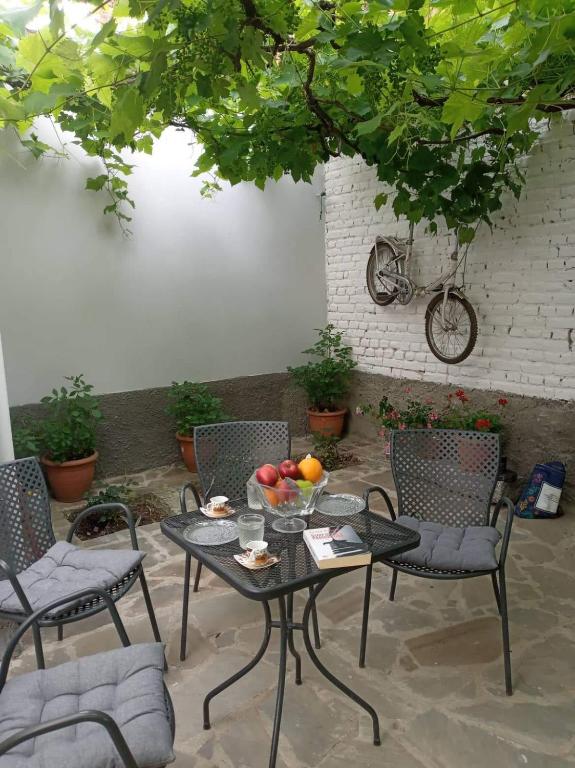 Green Housee - Image 8