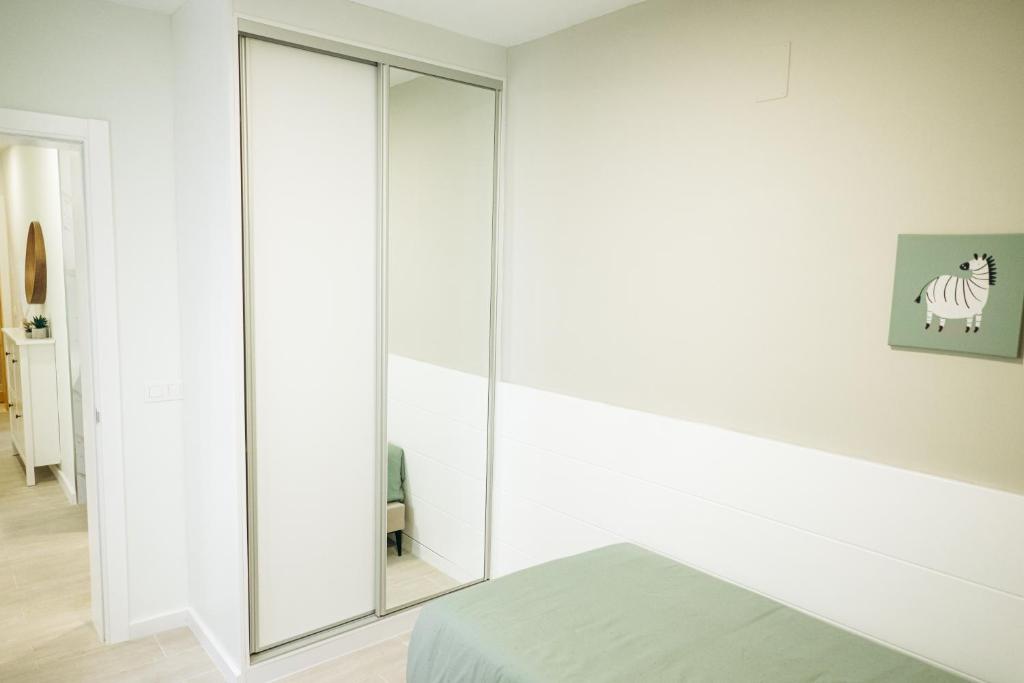 Postel nebo postele na pokoji v ubytování Club Apartments by Grupo Compostelana 4