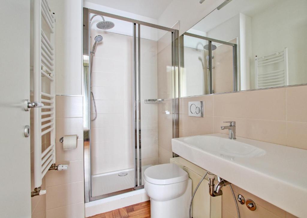 A bathroom at The river corner
