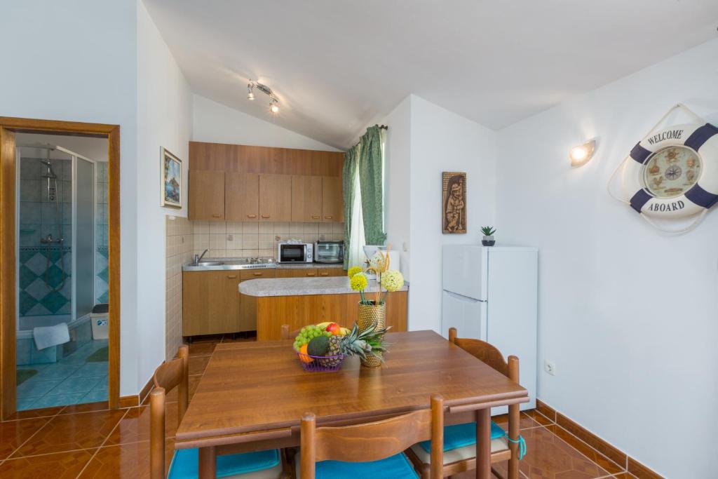Kuchyňa alebo kuchynka v ubytovaní Studio Apartmani Marcela