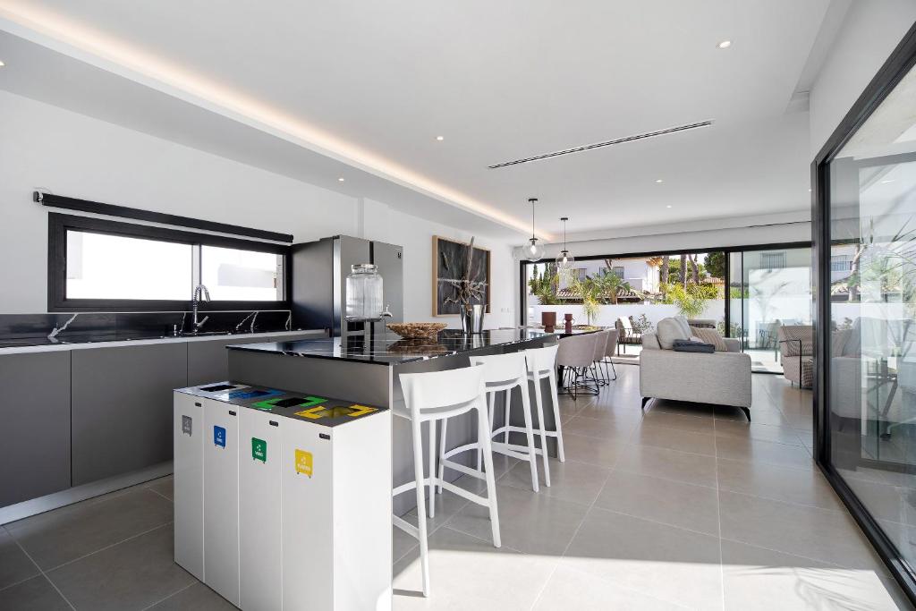 A kitchen or kitchenette at Andrea Sea Villa