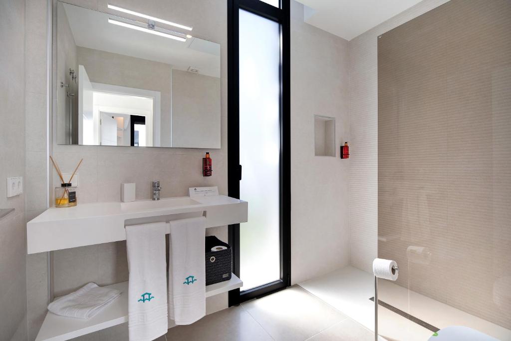 A bathroom at Andrea Sea Villa