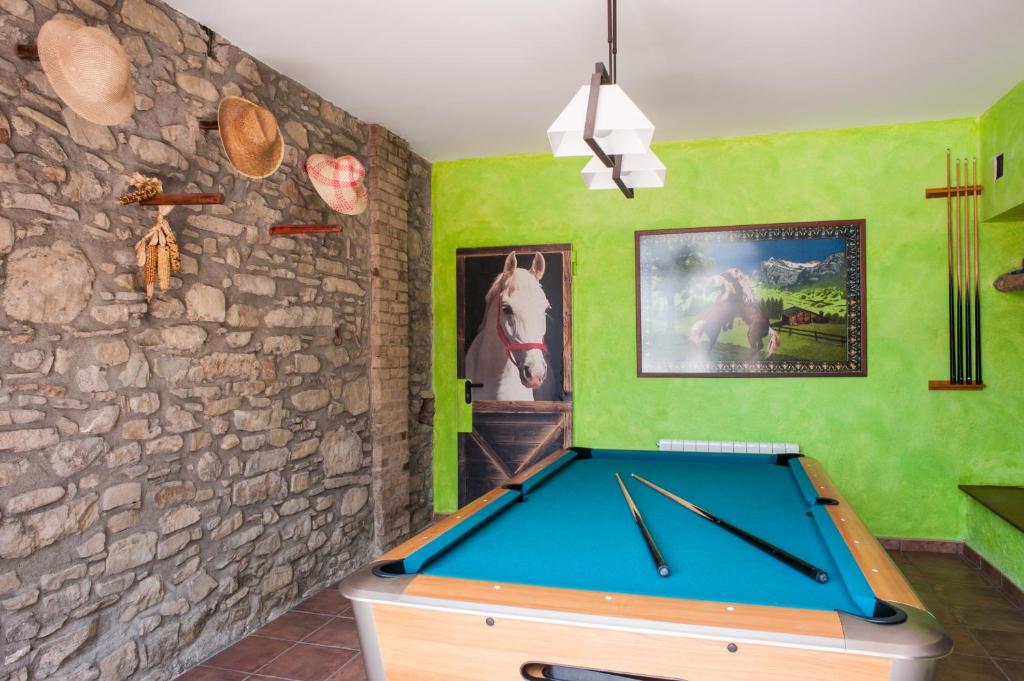 Biliár nebo kulečník v ubytování Mas La Riera