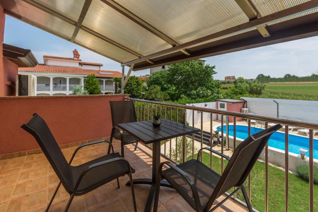 Bazén v ubytovaní Studio Apartmani Marcela alebo v jeho blízkosti