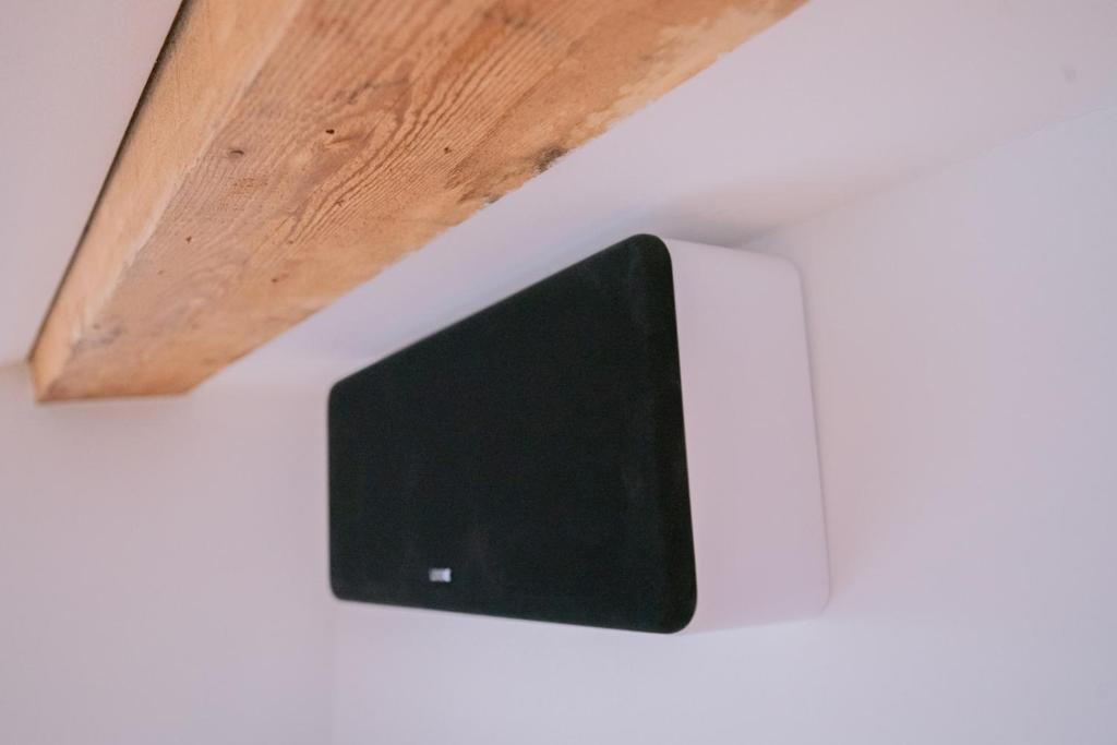 TV a/nebo společenská místnost v ubytování "Haus am Illufer" Ihr Smart-Alpin-Home in Bludenz