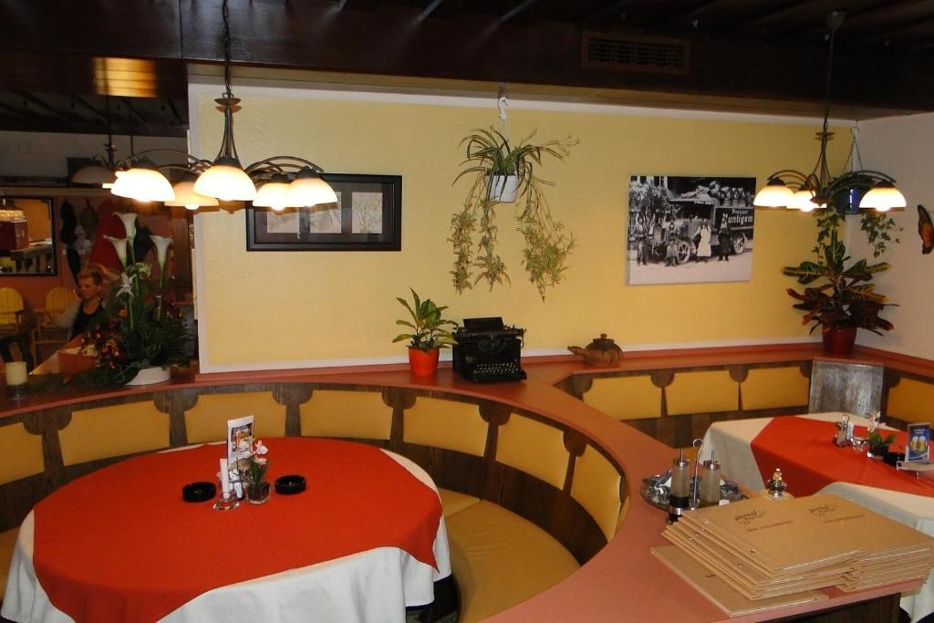 A restaurant or other place to eat at Gasthof Papillon