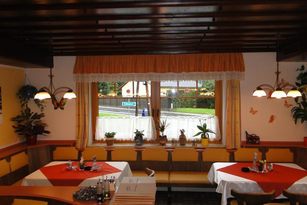 A restaurant or other place to eat at Gasthof Papillon