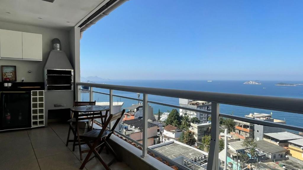 A balcony or terrace at VidigalHouse Apartamento Vista Mar e Hidro