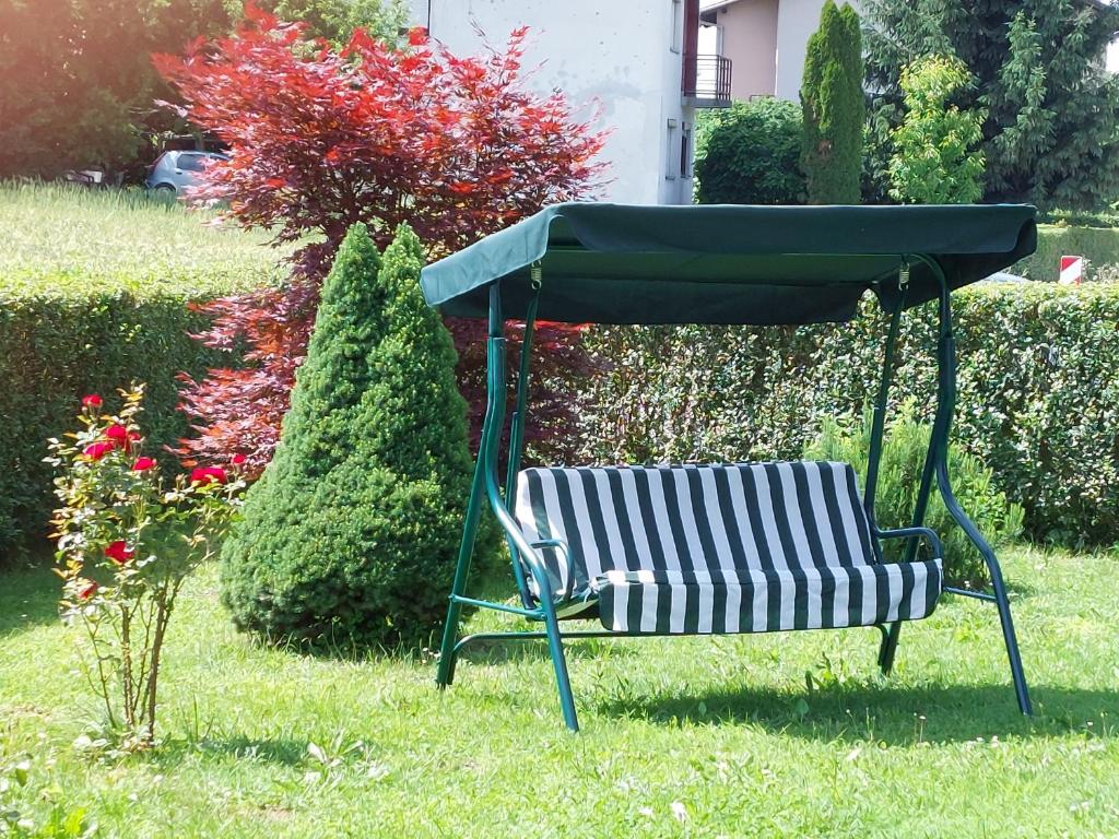 Vonkajšia záhrada v ubytovaní Apartment Karlovac