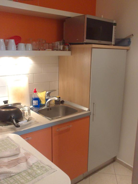 Kuchyň nebo kuchyňský kout v ubytování Rainbow Rooms