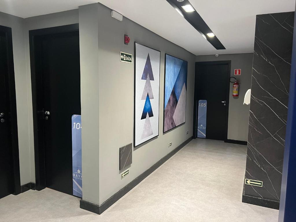 TV a/nebo společenská místnost v ubytování Mayná Hotel Prudentópolis Centro