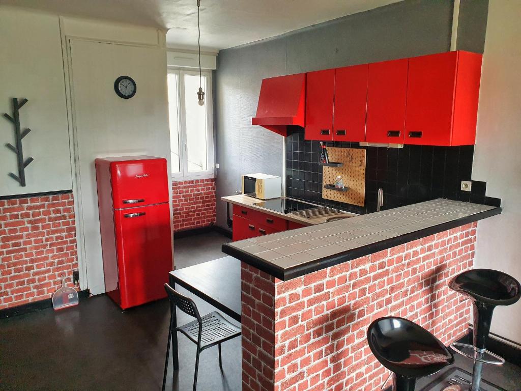 Kuchyň nebo kuchyňský kout v ubytování Appartement bord de vilaine, proche centre et gare