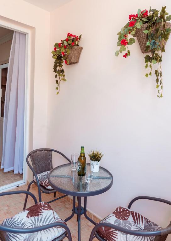 Napoje w obiekcie Apto ACHE, acogedor apartamento de 66 m con terraza, aire acondicionado y parking privado gratuito