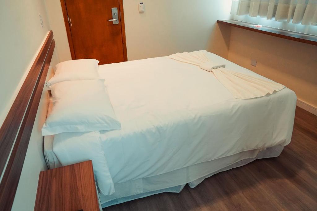 Postel nebo postele na pokoji v ubytování Hotel Imperial de Quatro Barras