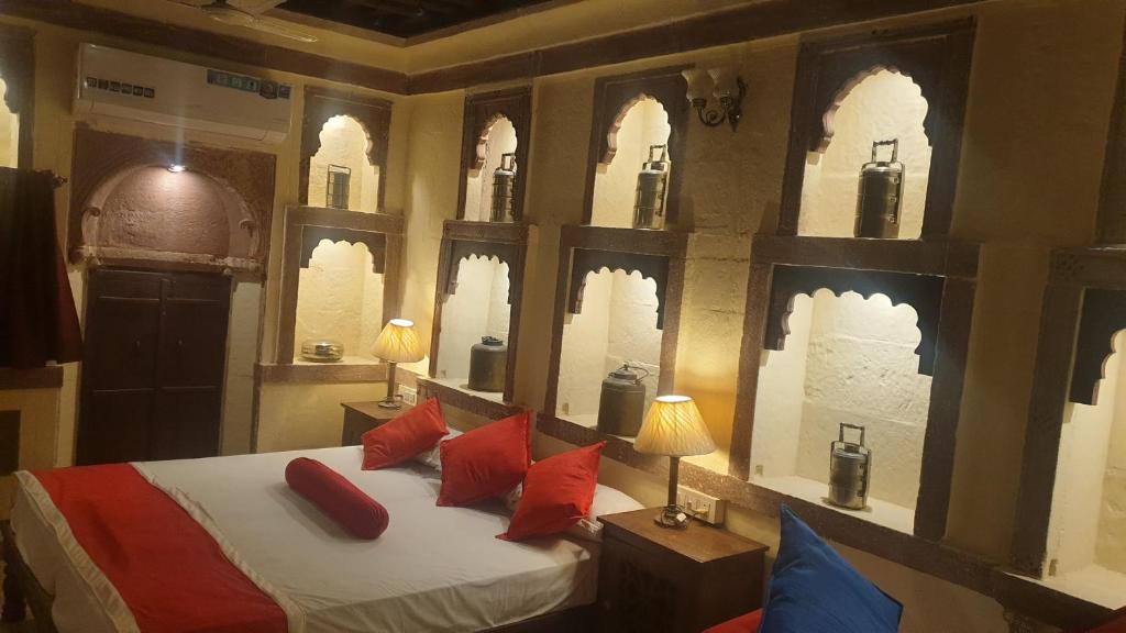Un ou plusieurs lits dans un hébergement de l'établissement Juna Mahal Boutique Home Stay