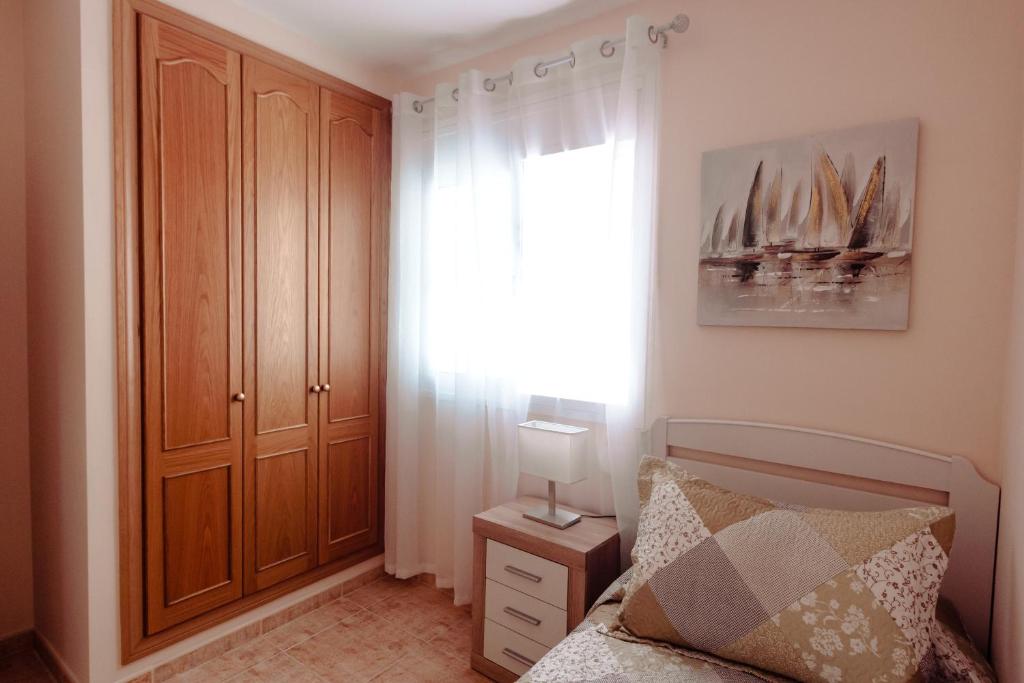 Zdjęcie z galerii obiektu Apto ACHE, acogedor apartamento de 66 m con terraza, aire acondicionado y parking privado gratuito w mieście Los Abrigos