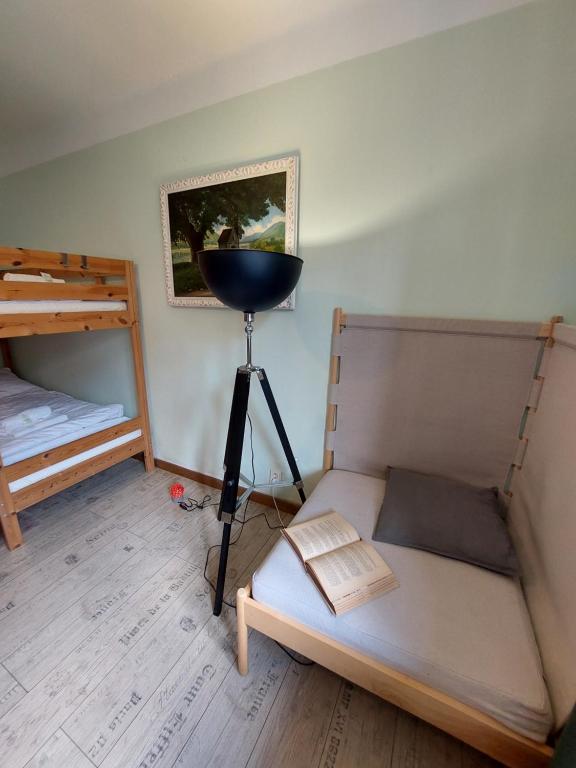 Postel nebo postele na pokoji v ubytování Modré okno