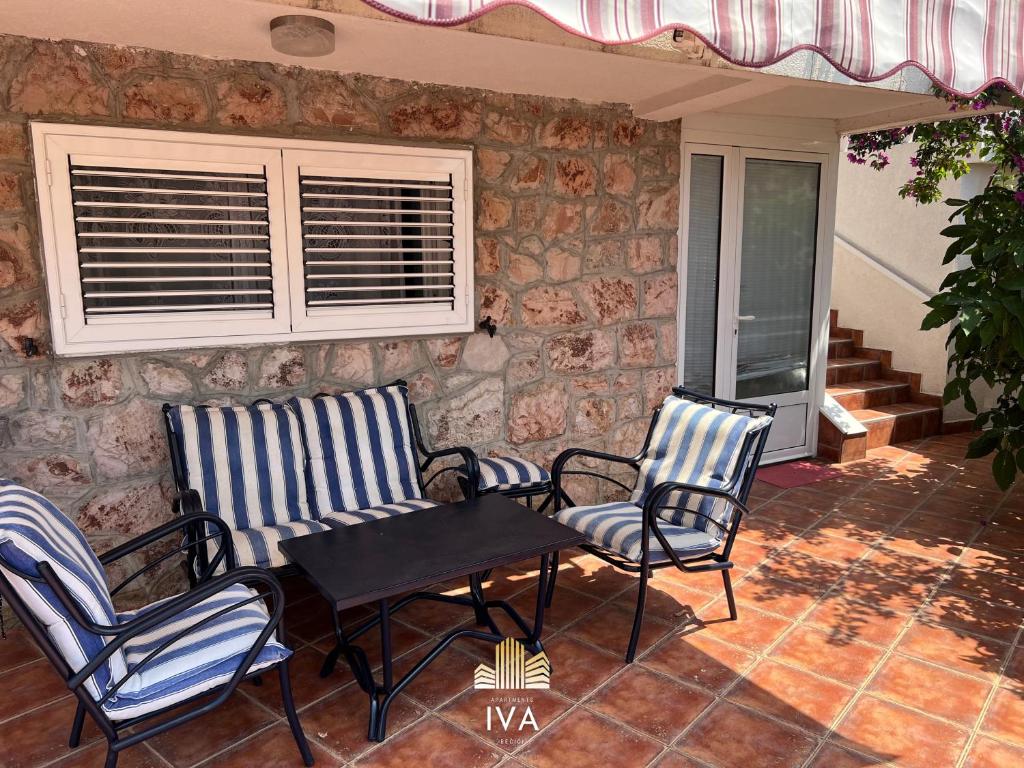 Patio nebo venkovní prostory v ubytování Apartmani IVA Bečići