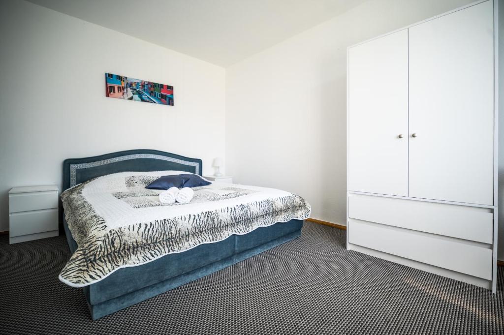 a bedroom with a bed and a dresser at Agroturystyka Pod Kogutem in Dziwnówek