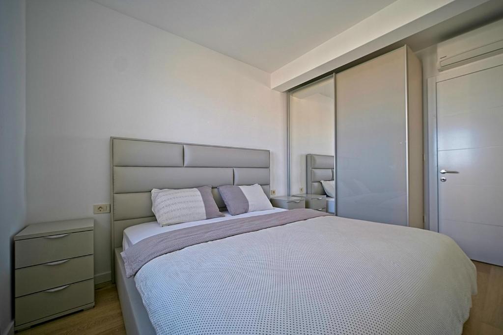 Posteľ alebo postele v izbe v ubytovaní Exclusive Makarska Apartment Aurora