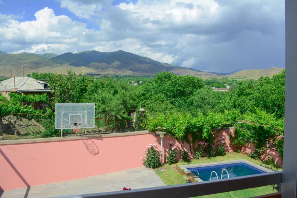 Nespecifikovaný výhled na hory nebo výhled na hory při pohledu z bed and breakfast