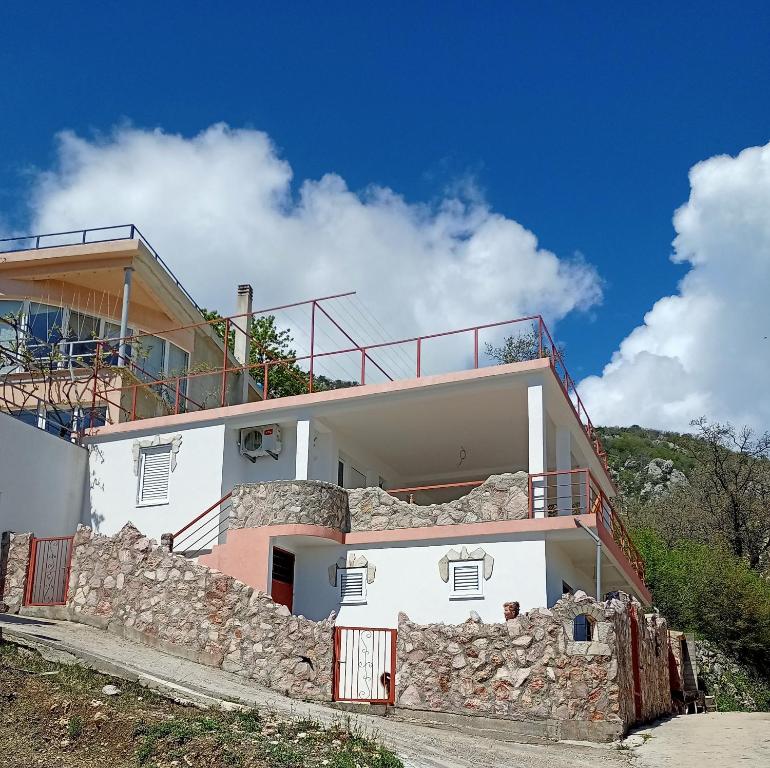 Budova, kde se apartmán nachází