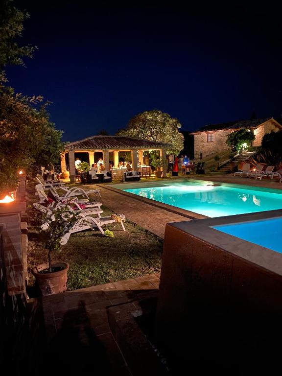 Bazén v ubytovaní Agriturismo Caiferri con spa alebo v jeho blízkosti