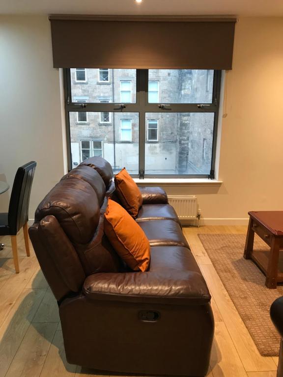 Apex Fox Street Apartment with Free Parking
