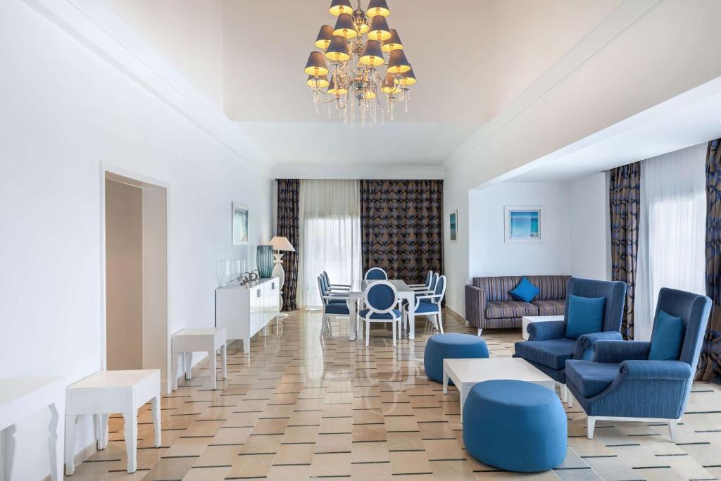 Posezení v ubytování Radisson Blu Resort & Thalasso Hammamet