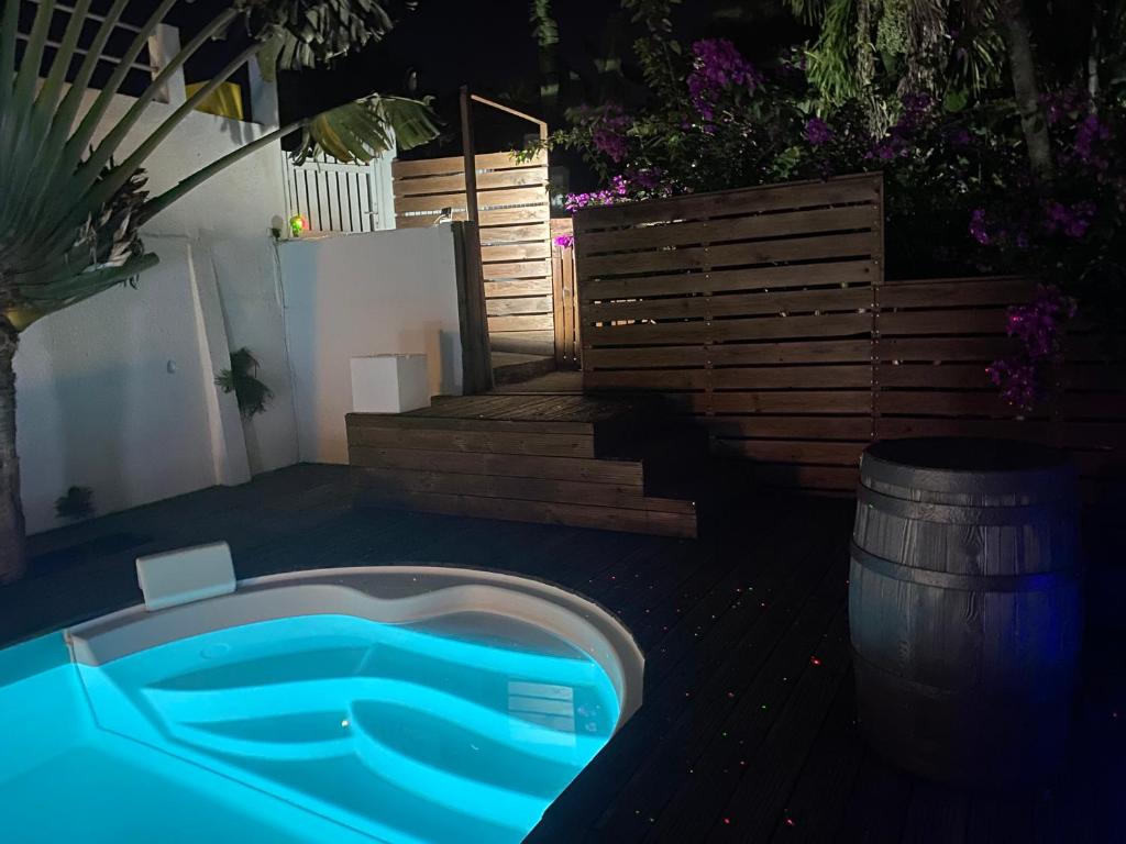 Piscina a Casa Bibou o a prop