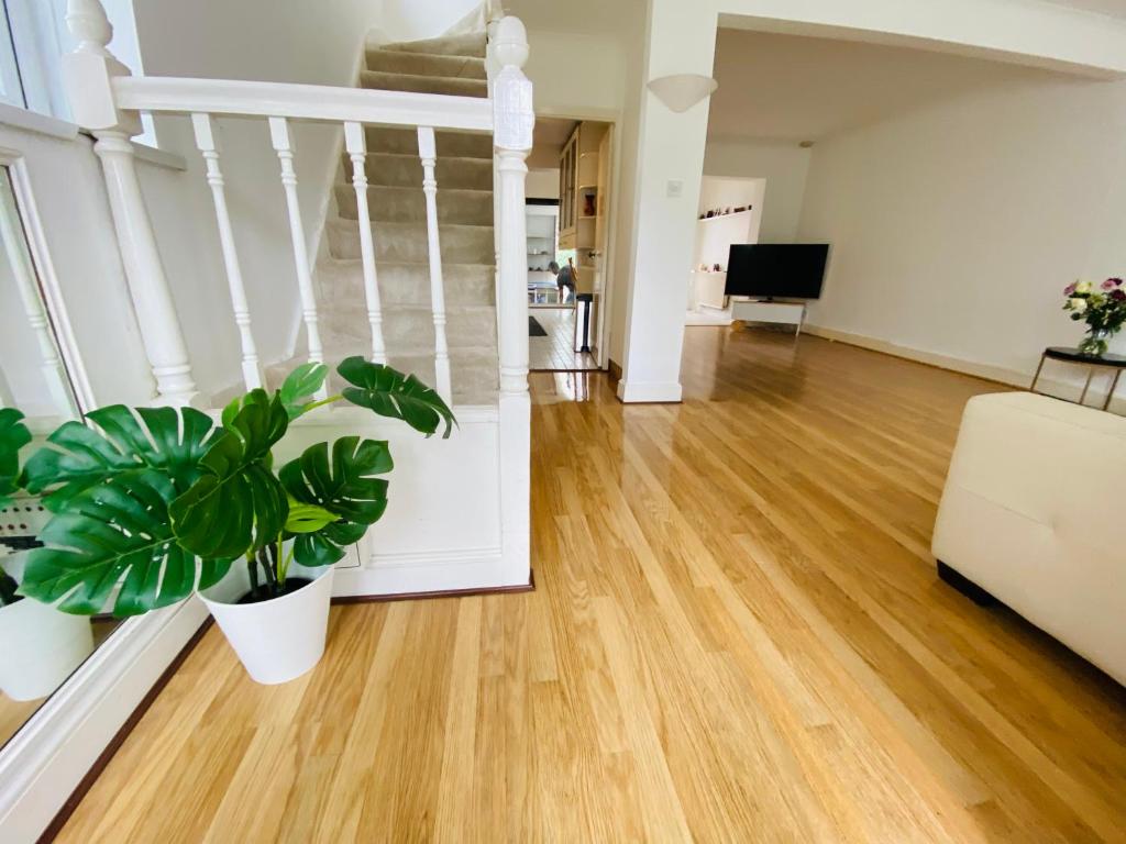 Holiday home Cheerful 3.5 bed House in Mill hill, Hendon, UK - Booking.com