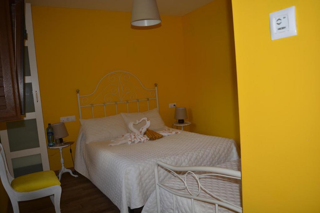 A bed or beds in a room at el calero