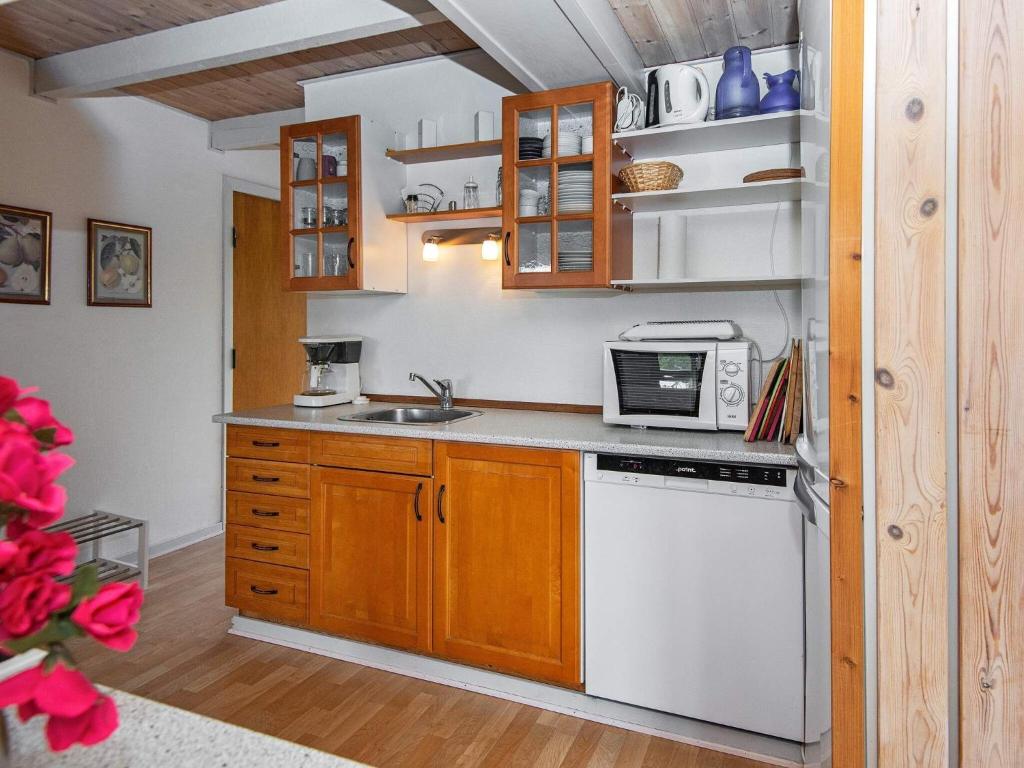 Kuchyň nebo kuchyňský kout v ubytování Holiday home Skjern XVIII