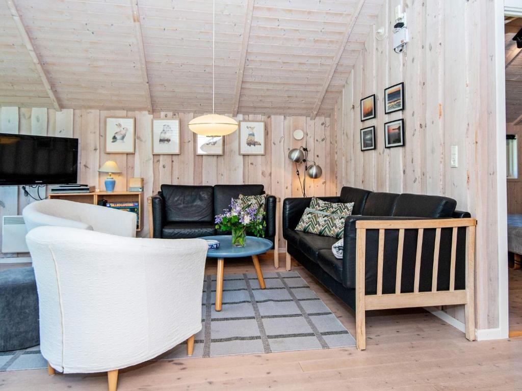 TV a/nebo společenská místnost v ubytování Holiday home Hemmet CCXLVI