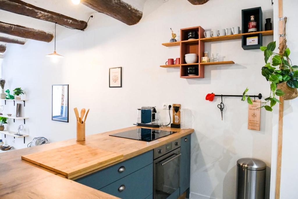 Kuchyňa alebo kuchynka v ubytovaní Le Fortia II - Appartement Vieux-Port