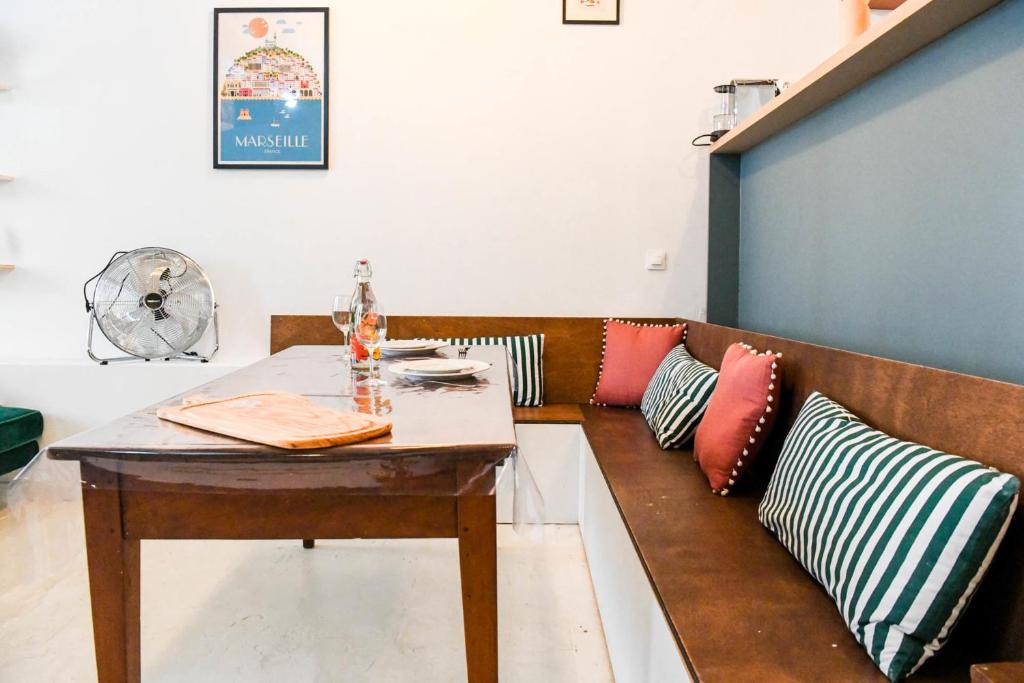 Posedenie v ubytovaní Le Fortia II - Appartement Vieux-Port